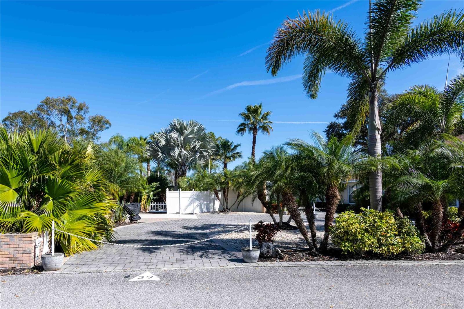 Image 11 of 33 For 20300 Leonard Road 39