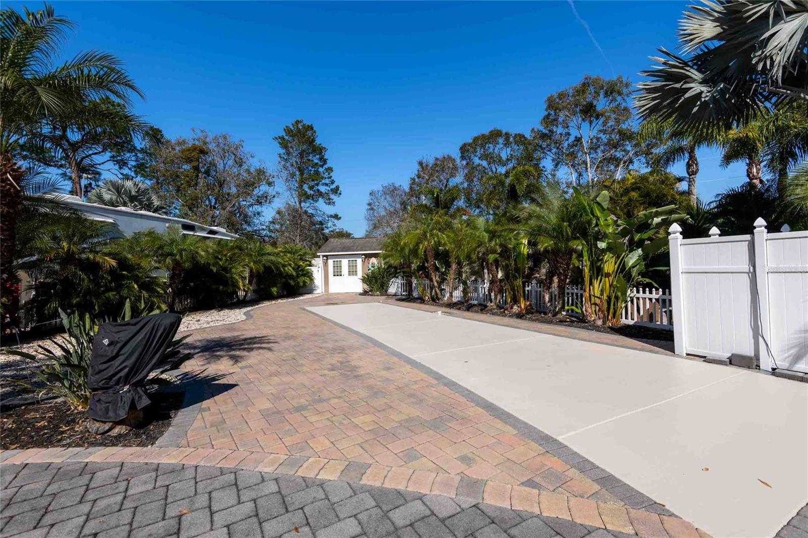 Image 2 of 33 For 20300 Leonard Road 39