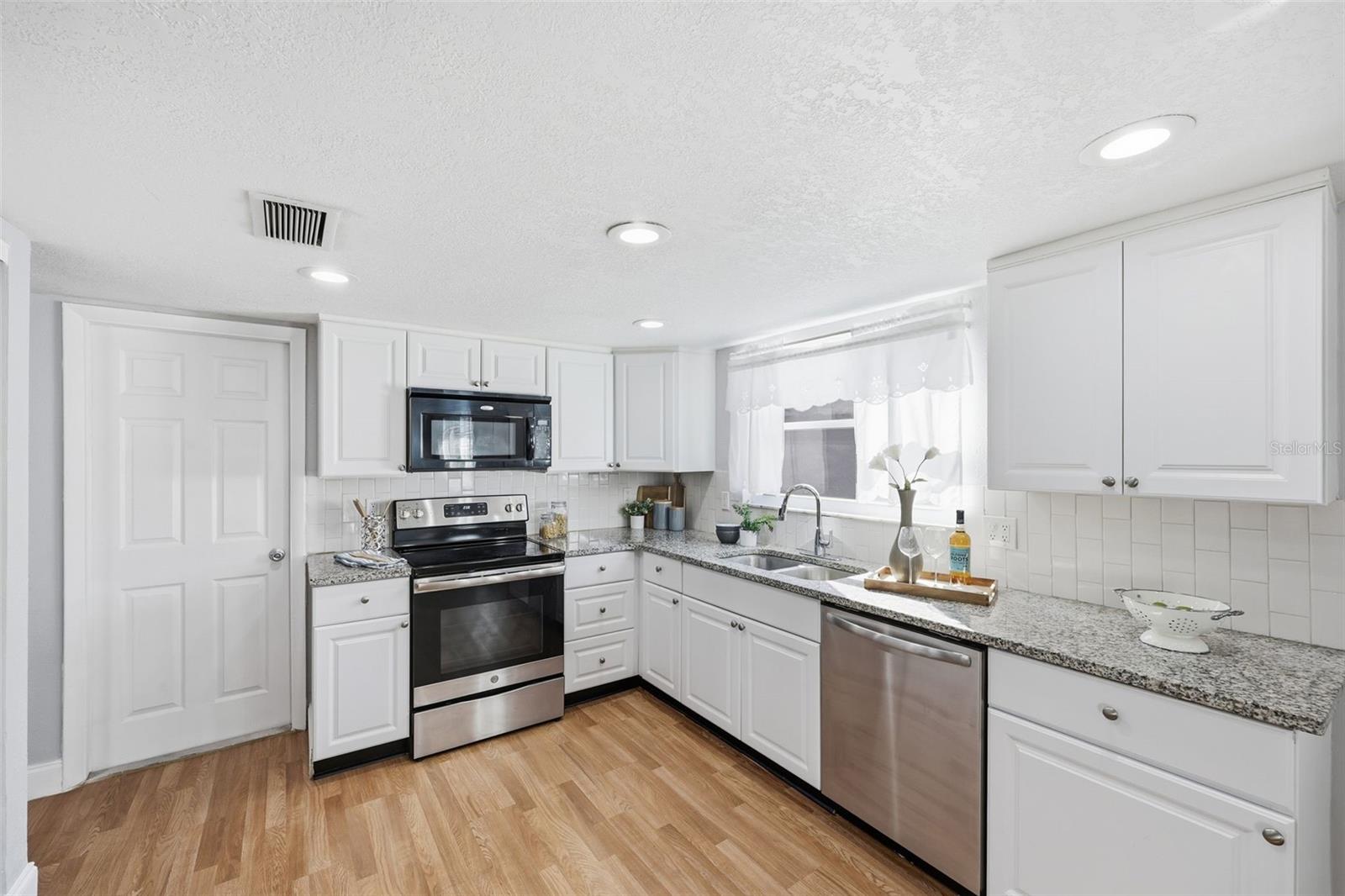 Image 16 of 36 For 8233 Redfield Drive