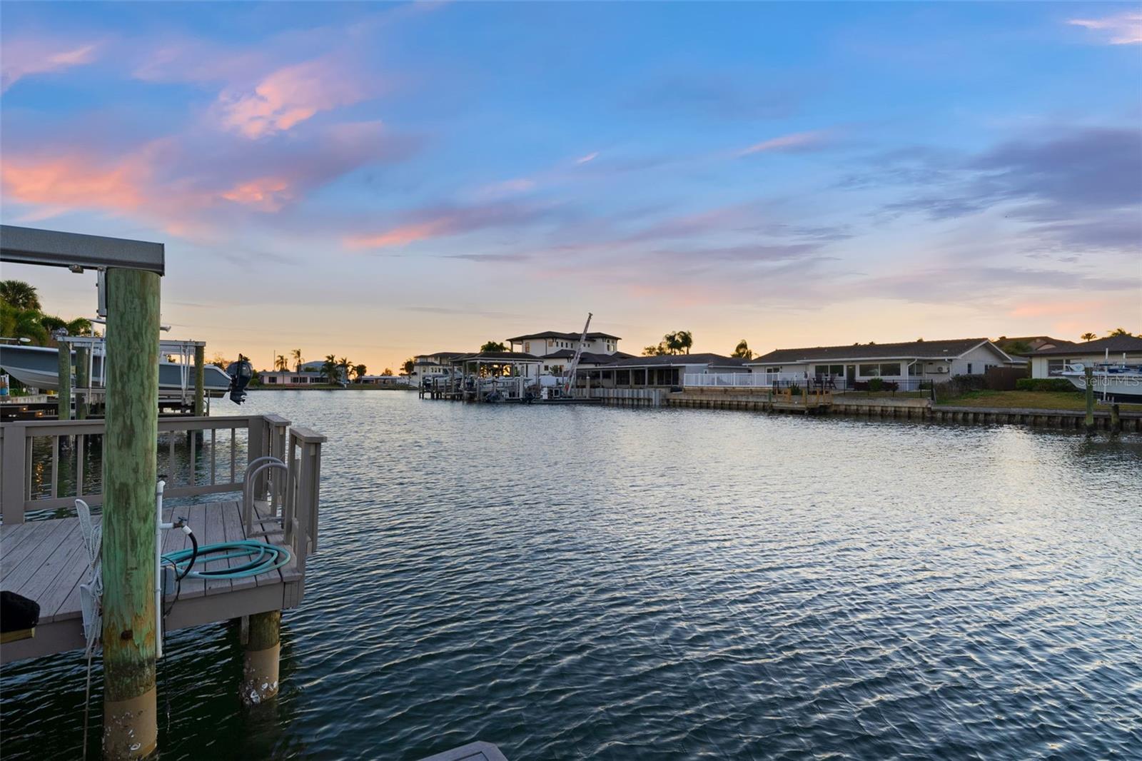 Listing photo id 8 for 3936 Versailles Drive