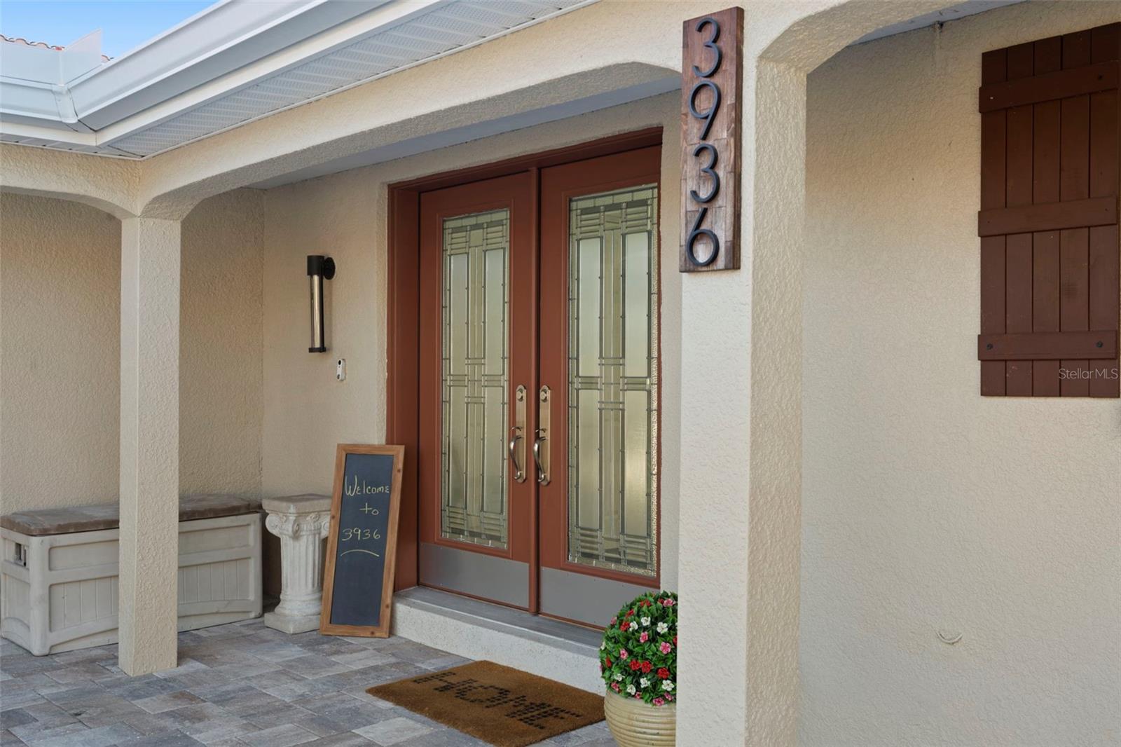 Listing photo id 12 for 3936 Versailles Drive