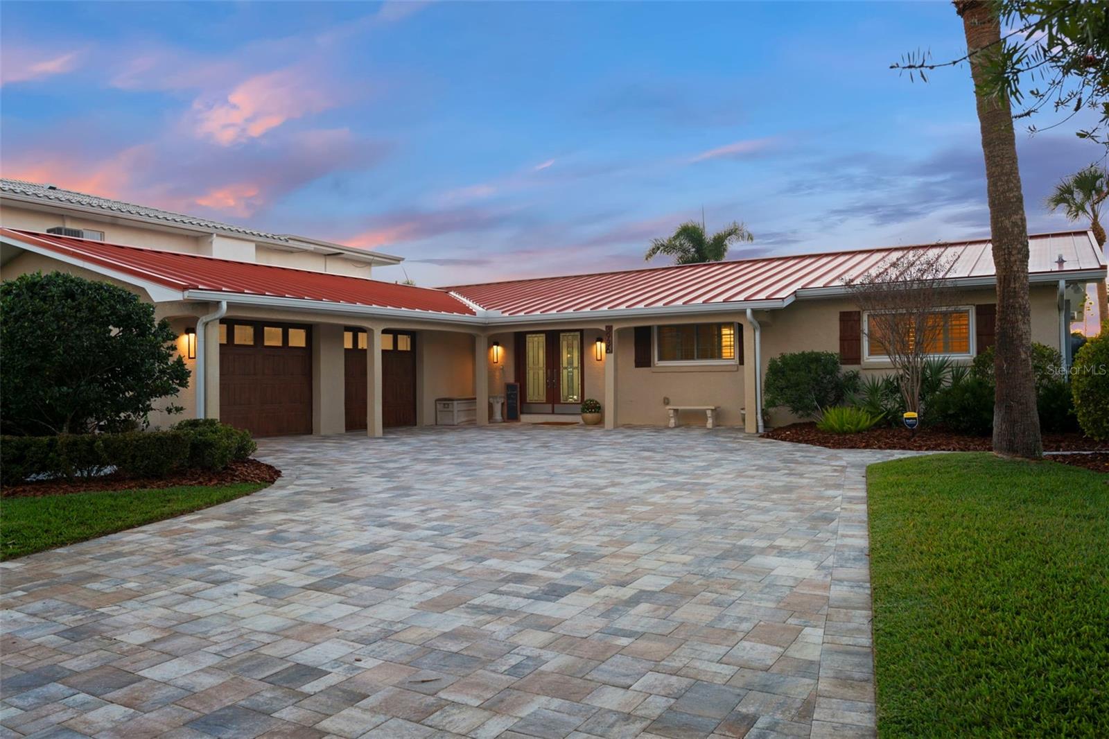 Listing photo id 0 for 3936 Versailles Drive