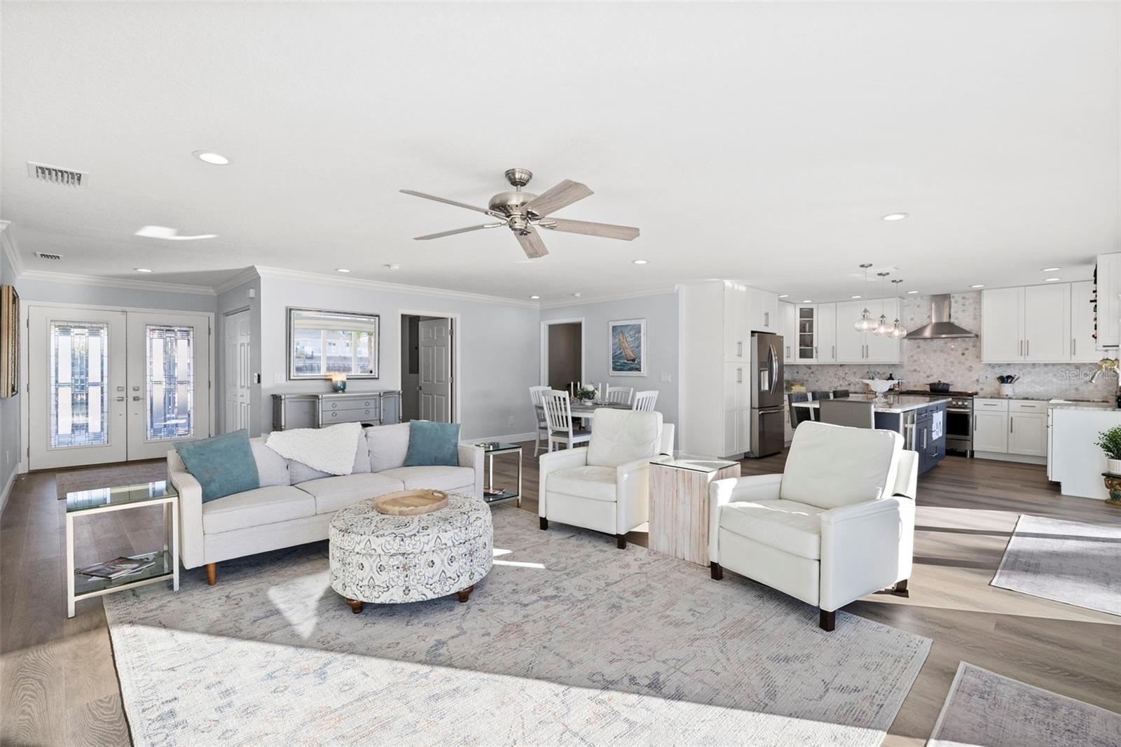 Listing photo id 21 for 3936 Versailles Drive