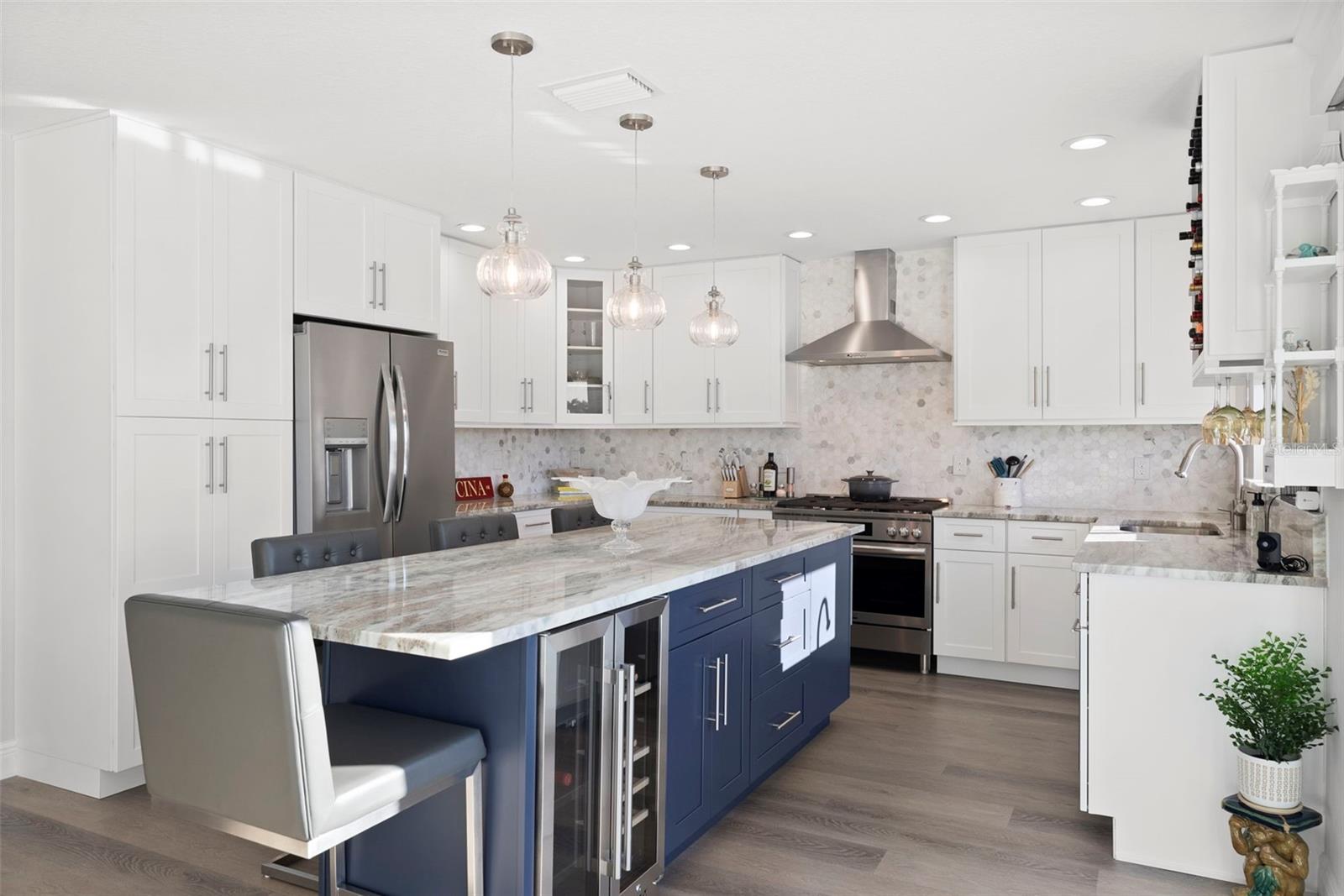 Listing photo id 24 for 3936 Versailles Drive