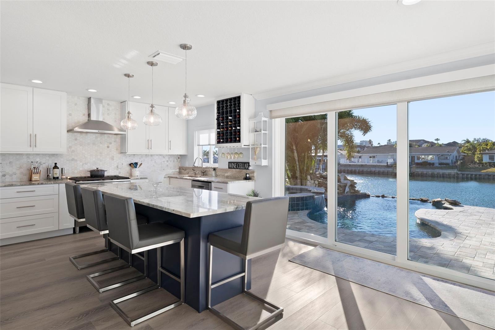 Listing photo id 26 for 3936 Versailles Drive