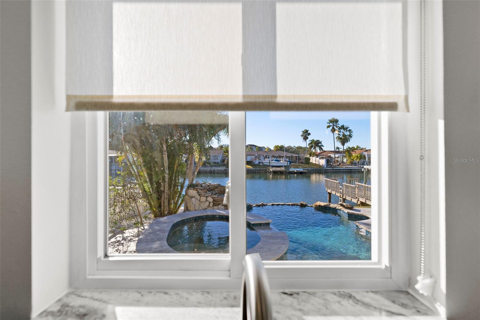 Listing photo id 28 for 3936 Versailles Drive