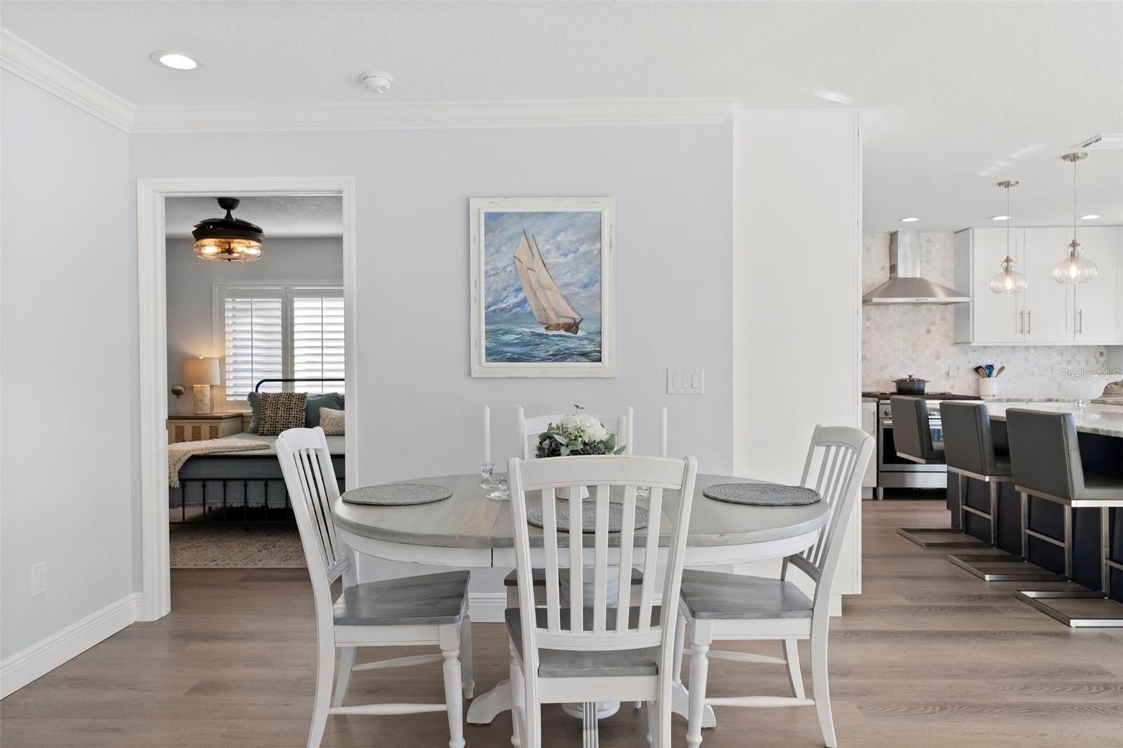 Listing photo id 31 for 3936 Versailles Drive