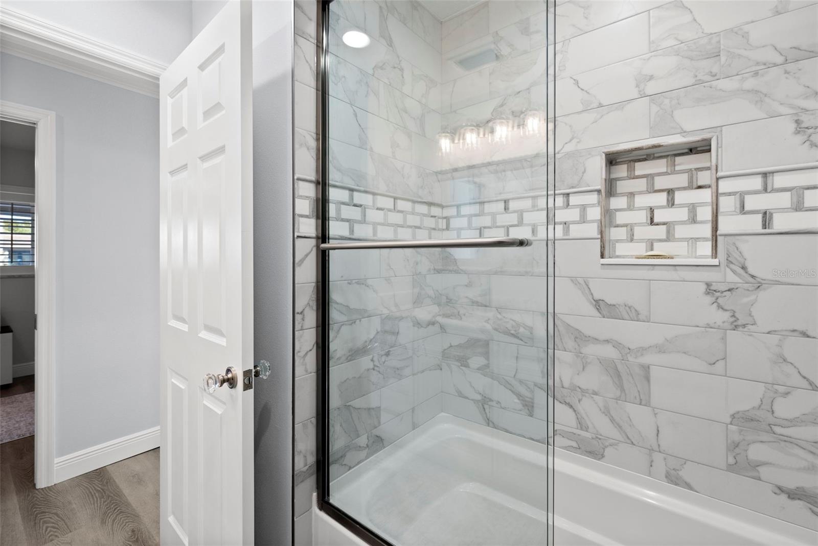 Listing photo id 35 for 3936 Versailles Drive