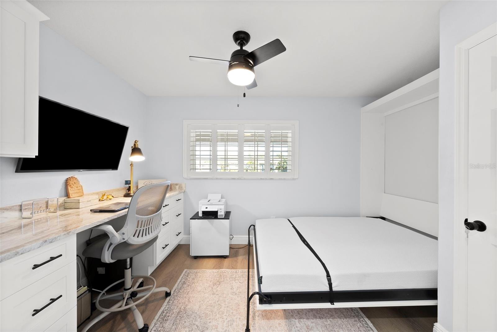 Listing photo id 37 for 3936 Versailles Drive