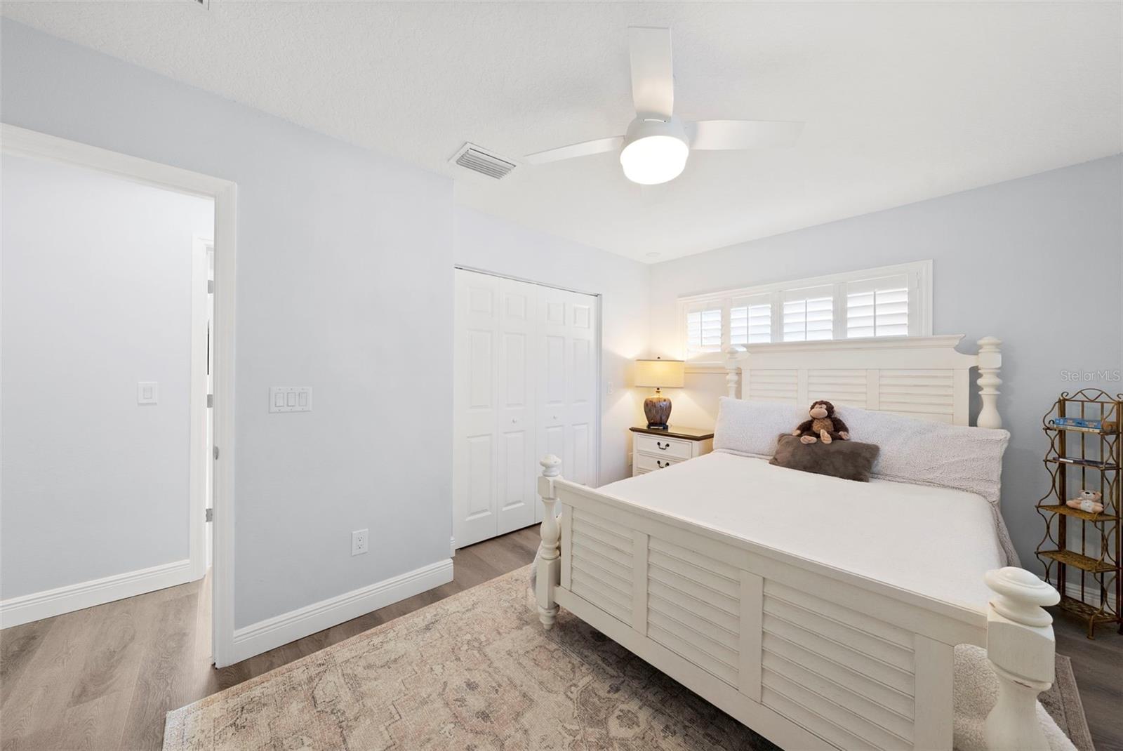 Listing photo id 39 for 3936 Versailles Drive