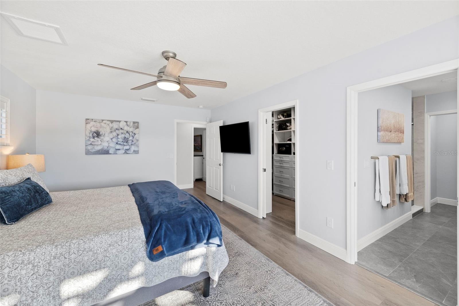 Listing photo id 43 for 3936 Versailles Drive