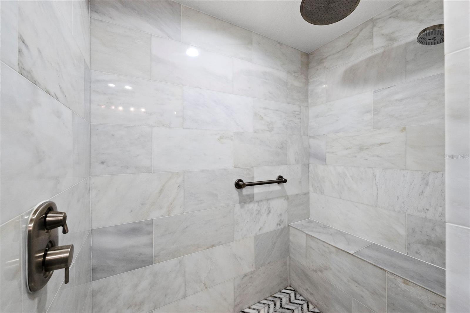 Listing photo id 47 for 3936 Versailles Drive