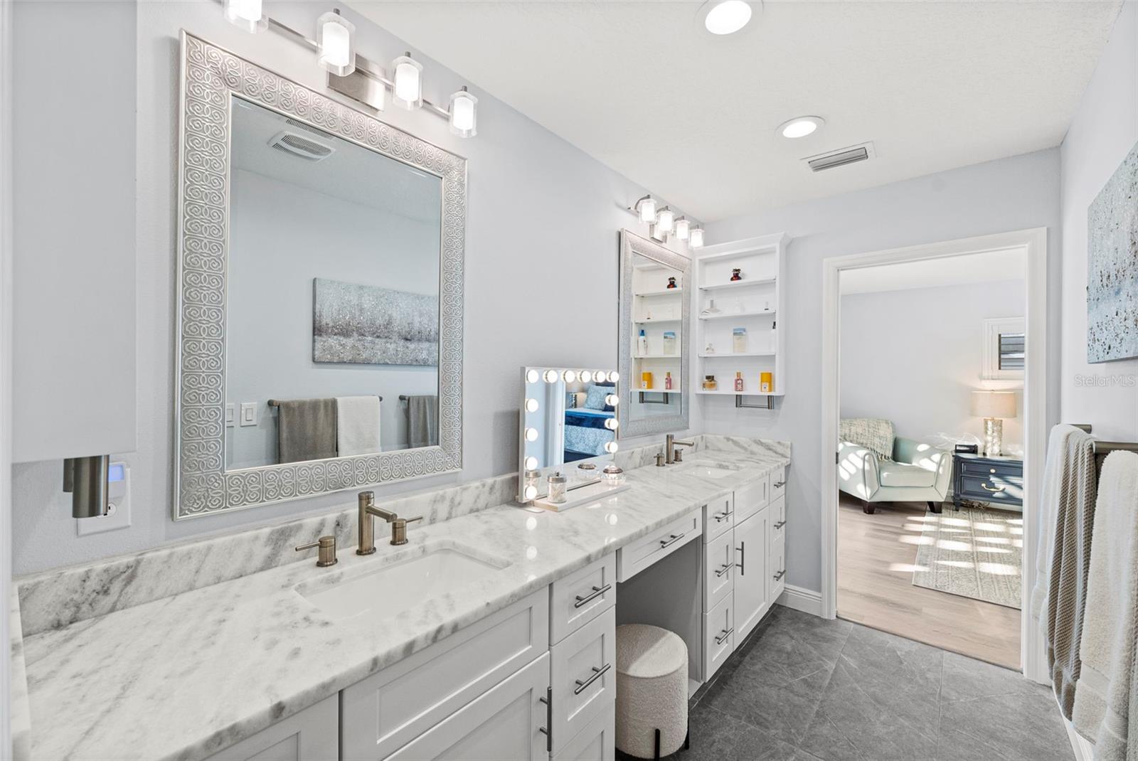 Listing photo id 48 for 3936 Versailles Drive