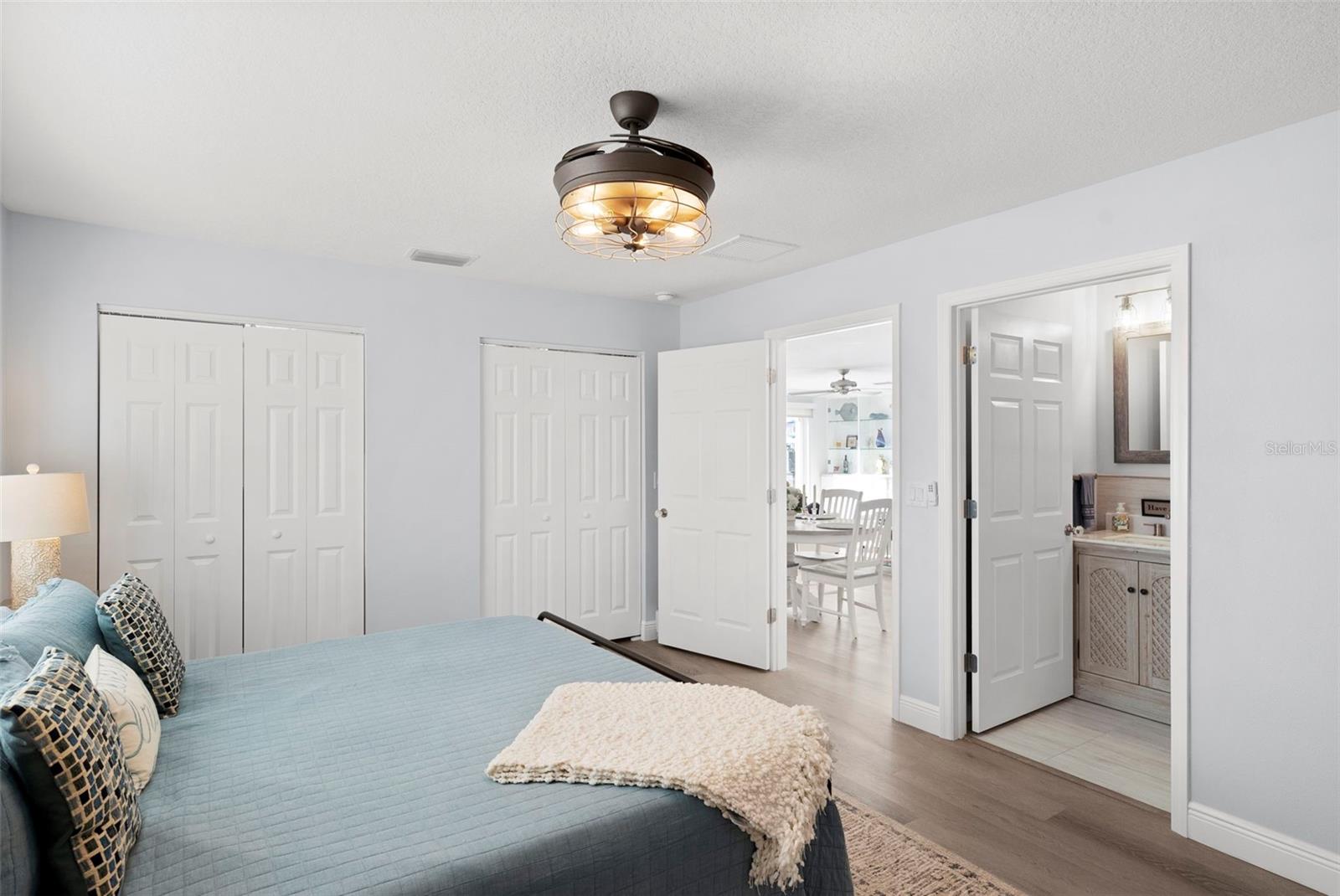 Listing photo id 50 for 3936 Versailles Drive