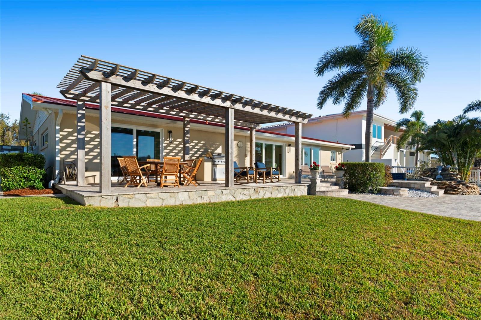 Listing photo id 53 for 3936 Versailles Drive