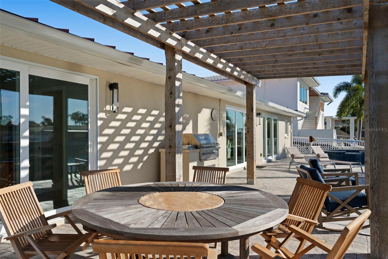 Listing photo id 54 for 3936 Versailles Drive