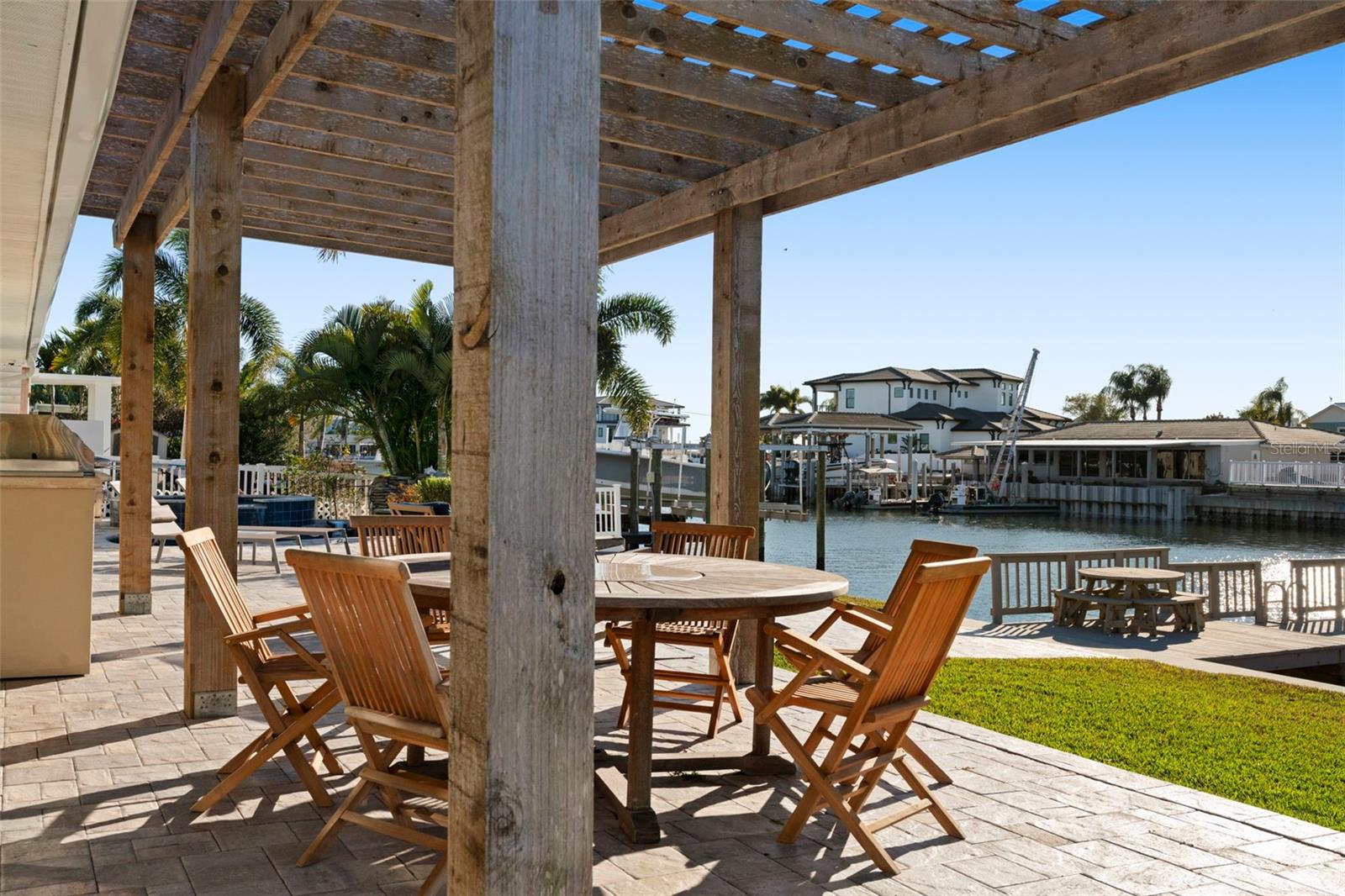 Listing photo id 56 for 3936 Versailles Drive