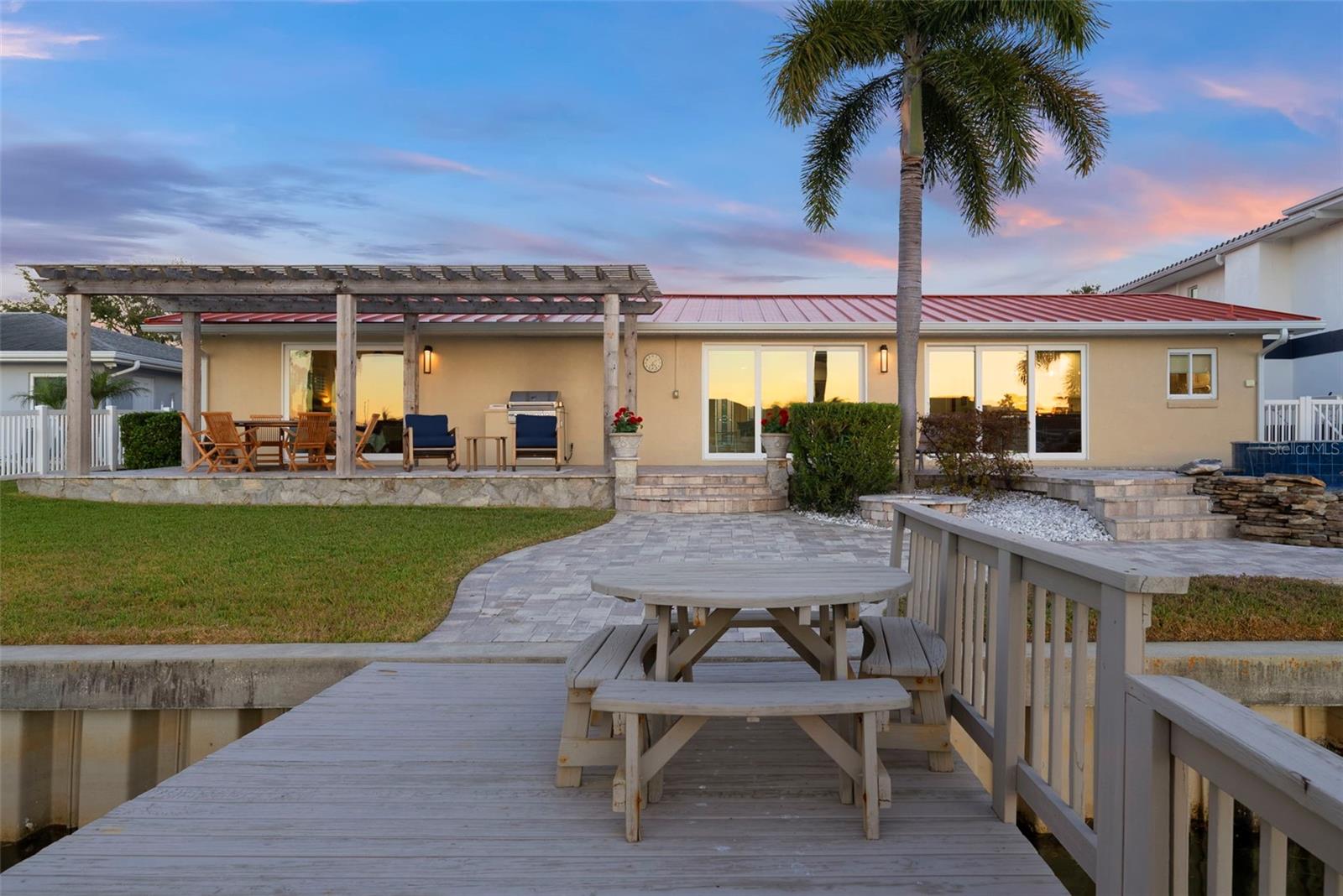 Listing photo id 59 for 3936 Versailles Drive