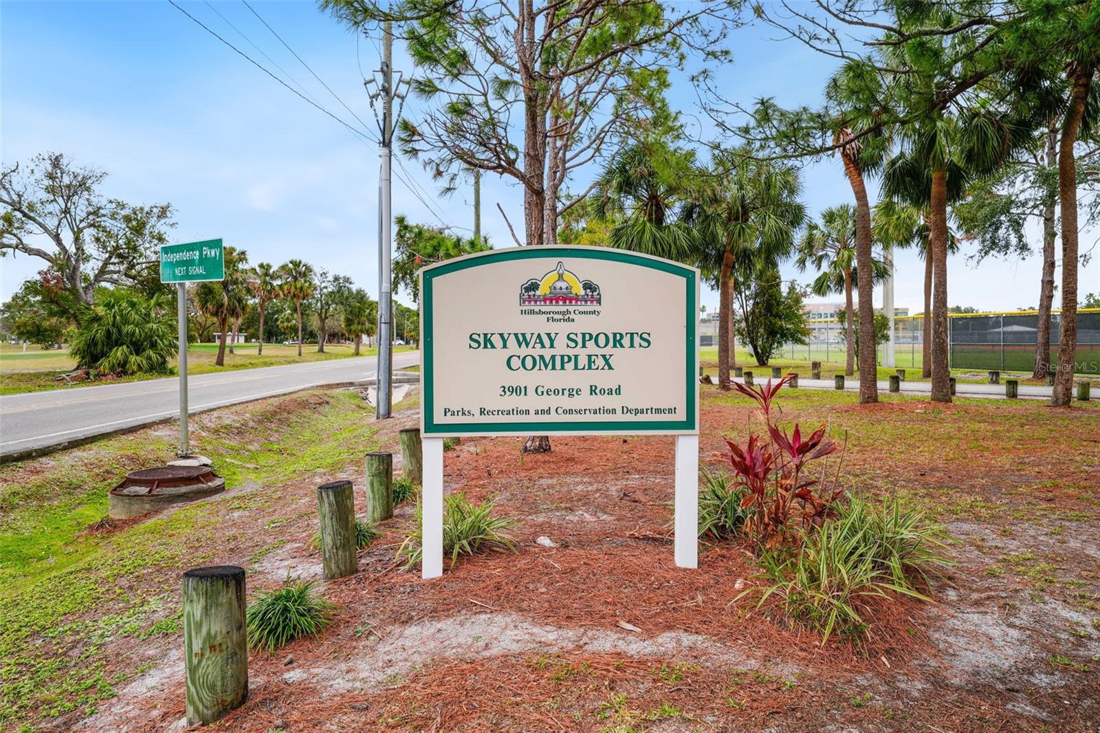 Listing photo id 72 for 3936 Versailles Drive