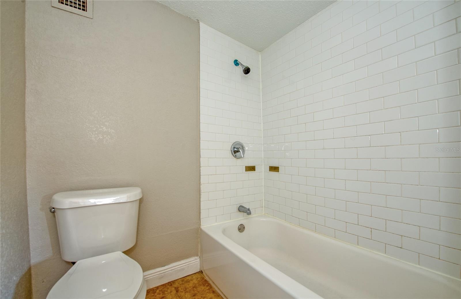 Image 18 of 25 For 1516 Waters Avenue