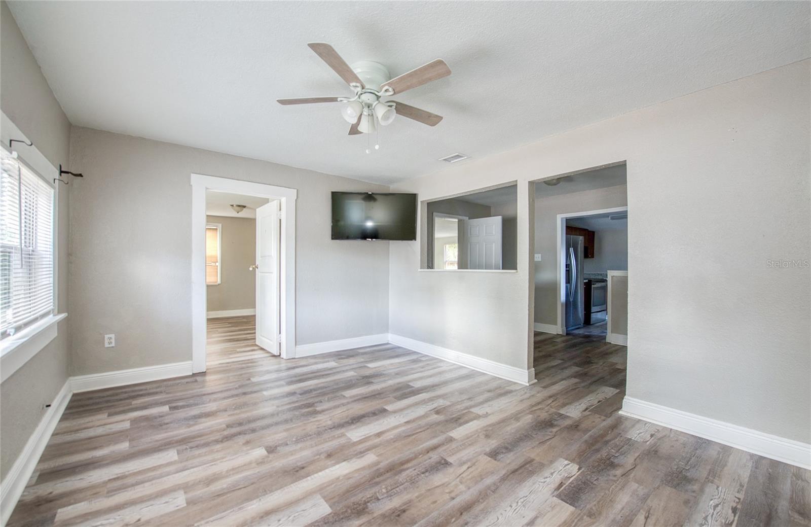 Image 4 of 25 For 1516 Waters Avenue