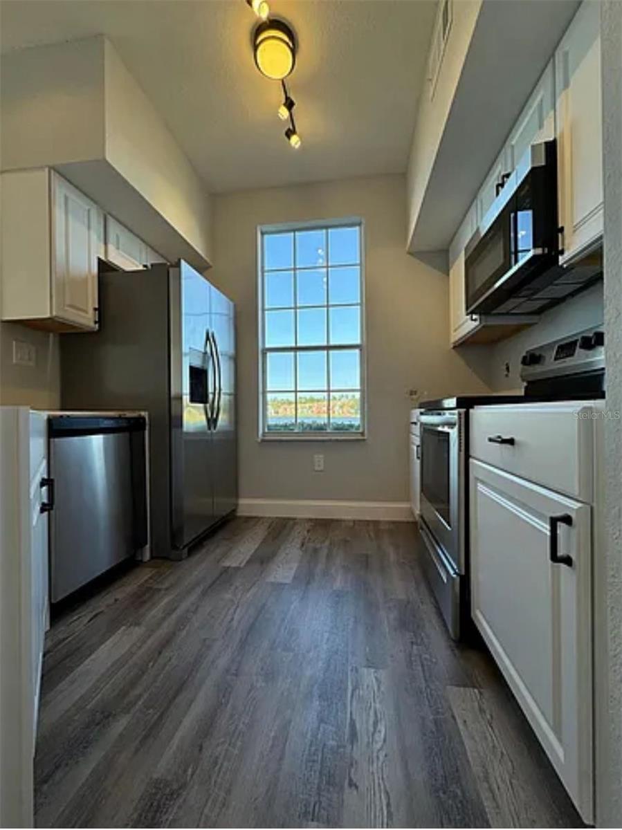 Image 8 of 30 For 9820 Lake Chase Island Way 9820