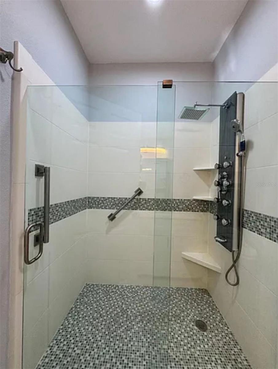 Image 14 of 27 For 9402 Lake Chase Island Way 9402