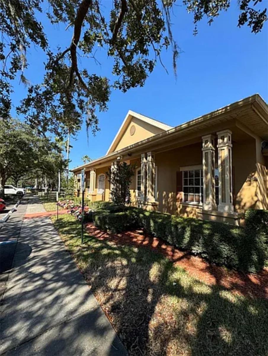 Image 19 of 27 For 9402 Lake Chase Island Way 9402