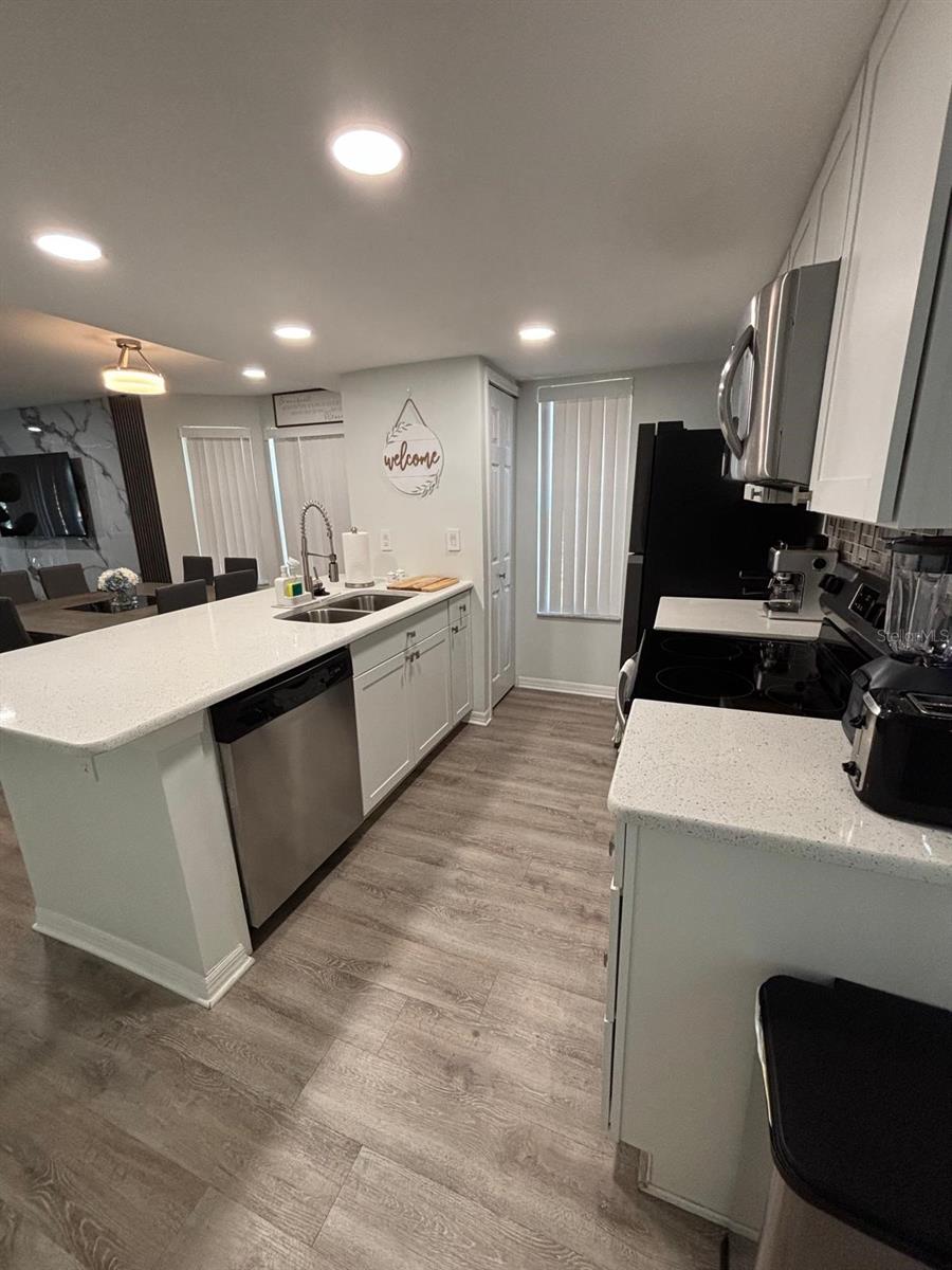 Image 7 of 24 For 2000 Royal Bay Boulevard 129