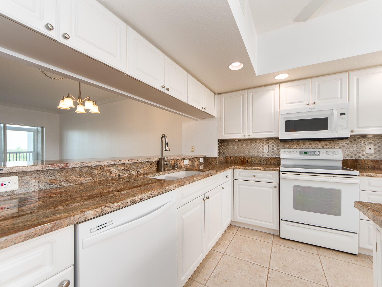 Image 6 of 30 For 6550 Shoreline Drive 7502