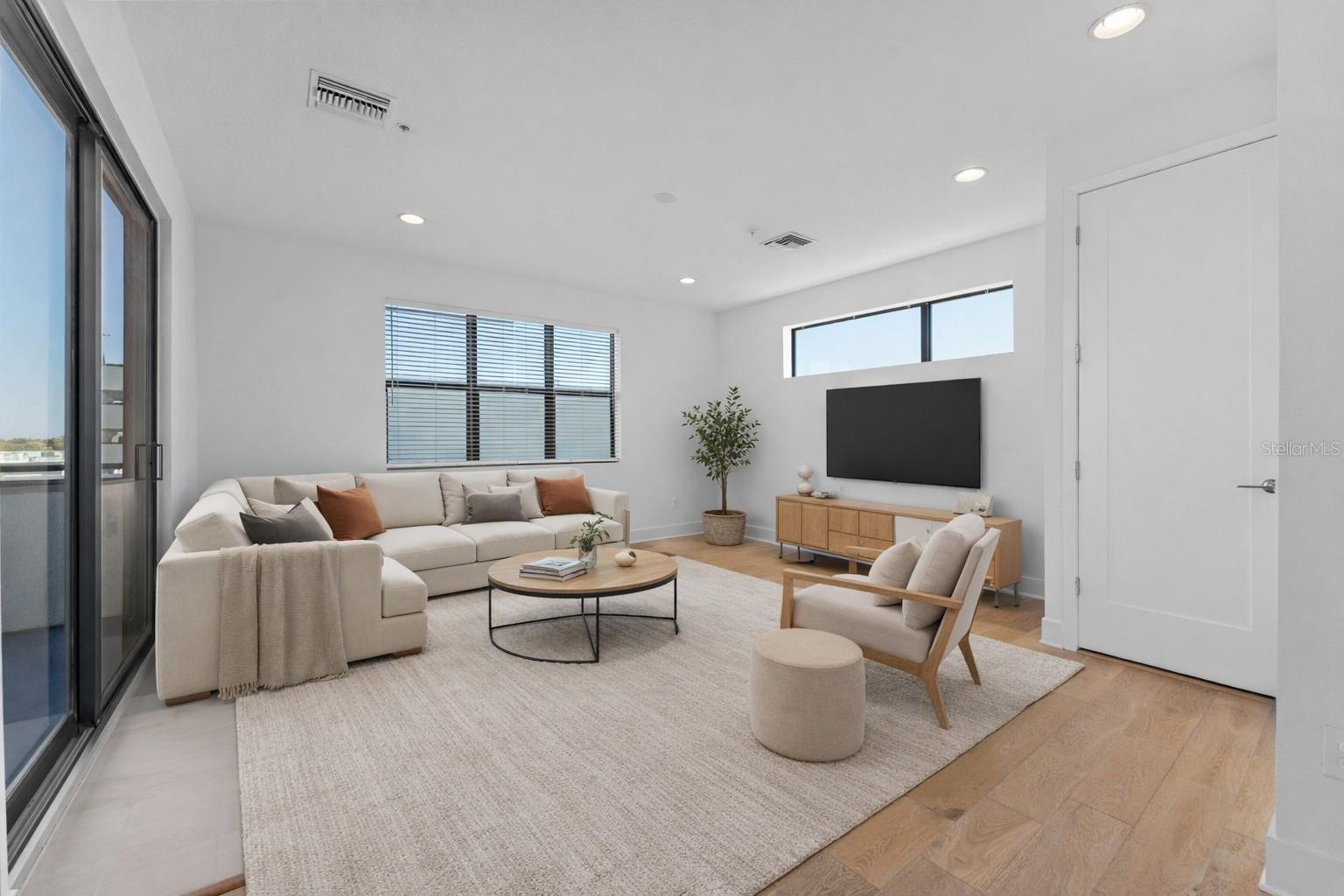 Image 12 of 43 For 2511 Grady Avenue 62