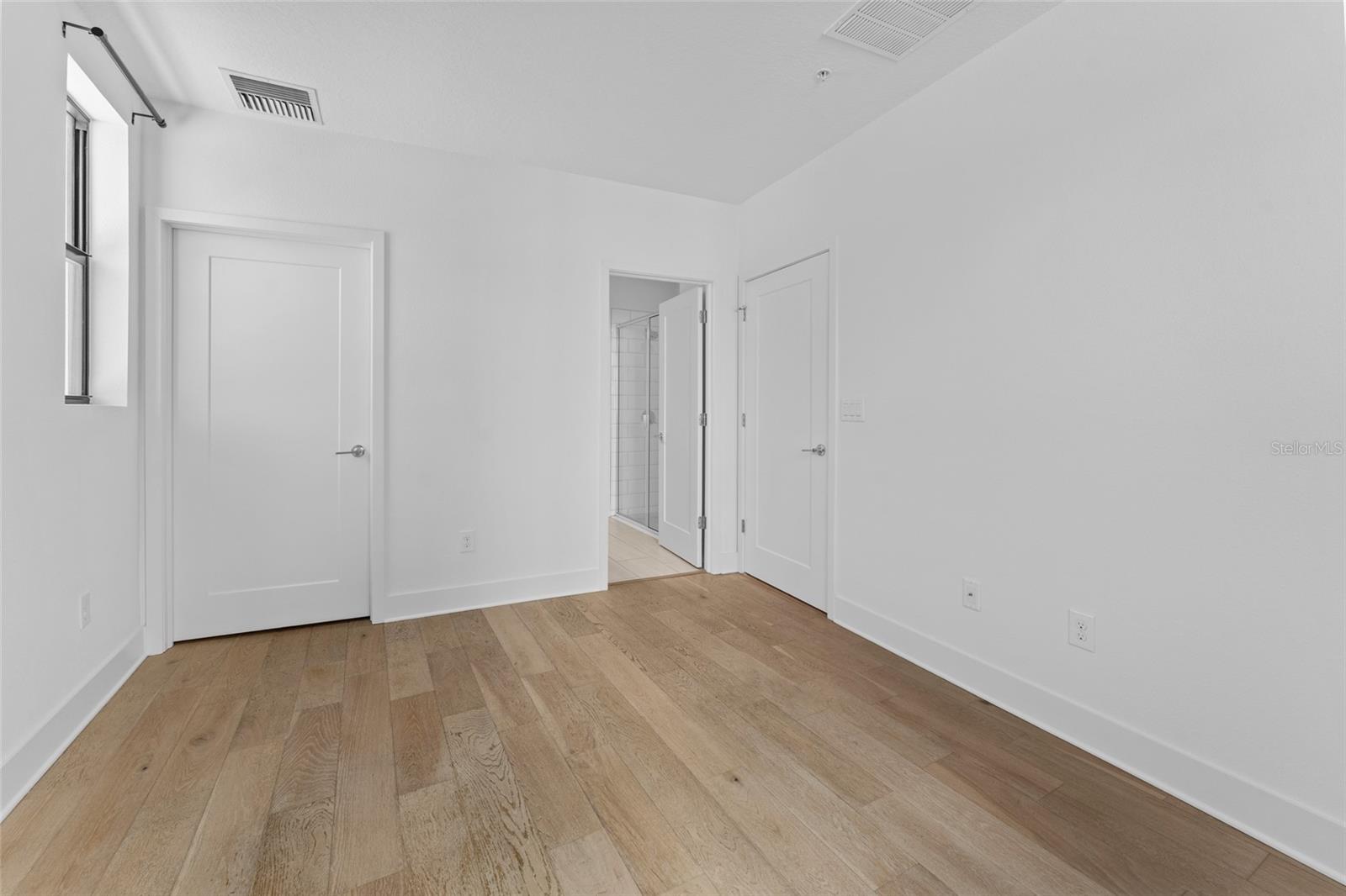 Image 15 of 43 For 2511 Grady Avenue 62