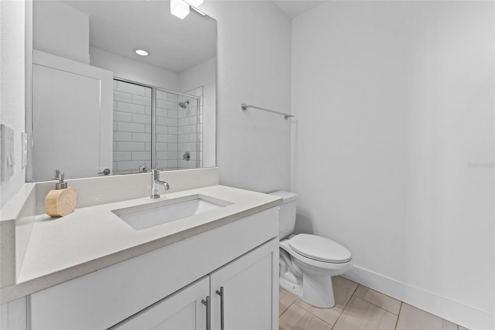 Image 16 of 43 For 2511 Grady Avenue 62