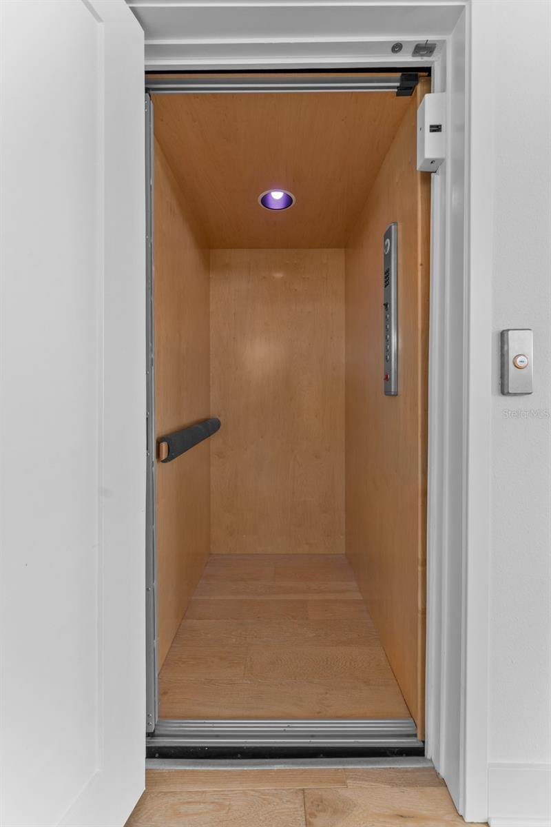 Image 18 of 43 For 2511 Grady Avenue 62