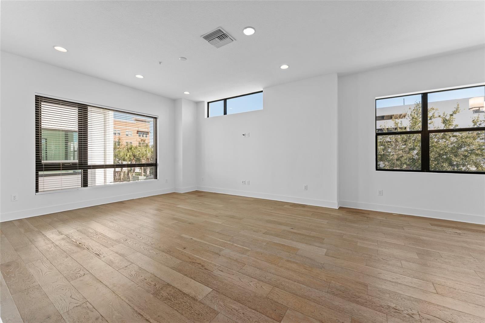 Image 19 of 43 For 2511 Grady Avenue 62