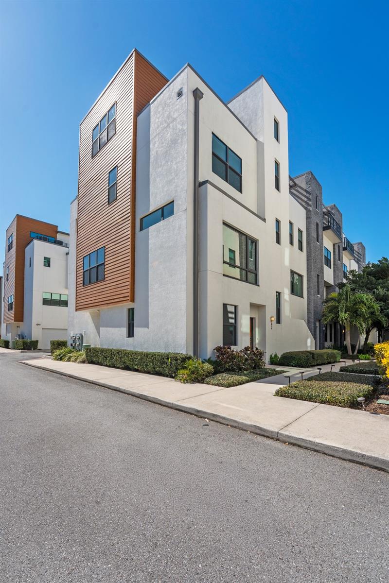 Image 2 of 43 For 2511 Grady Avenue 62