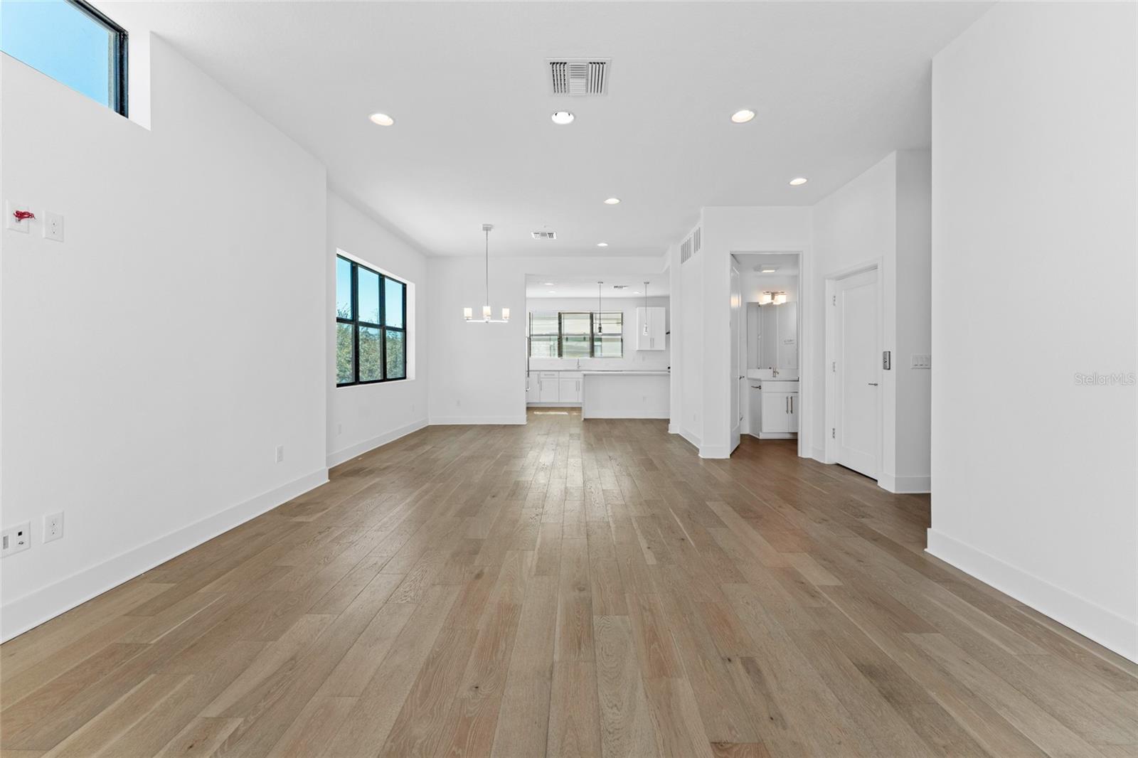 Image 20 of 43 For 2511 Grady Avenue 62