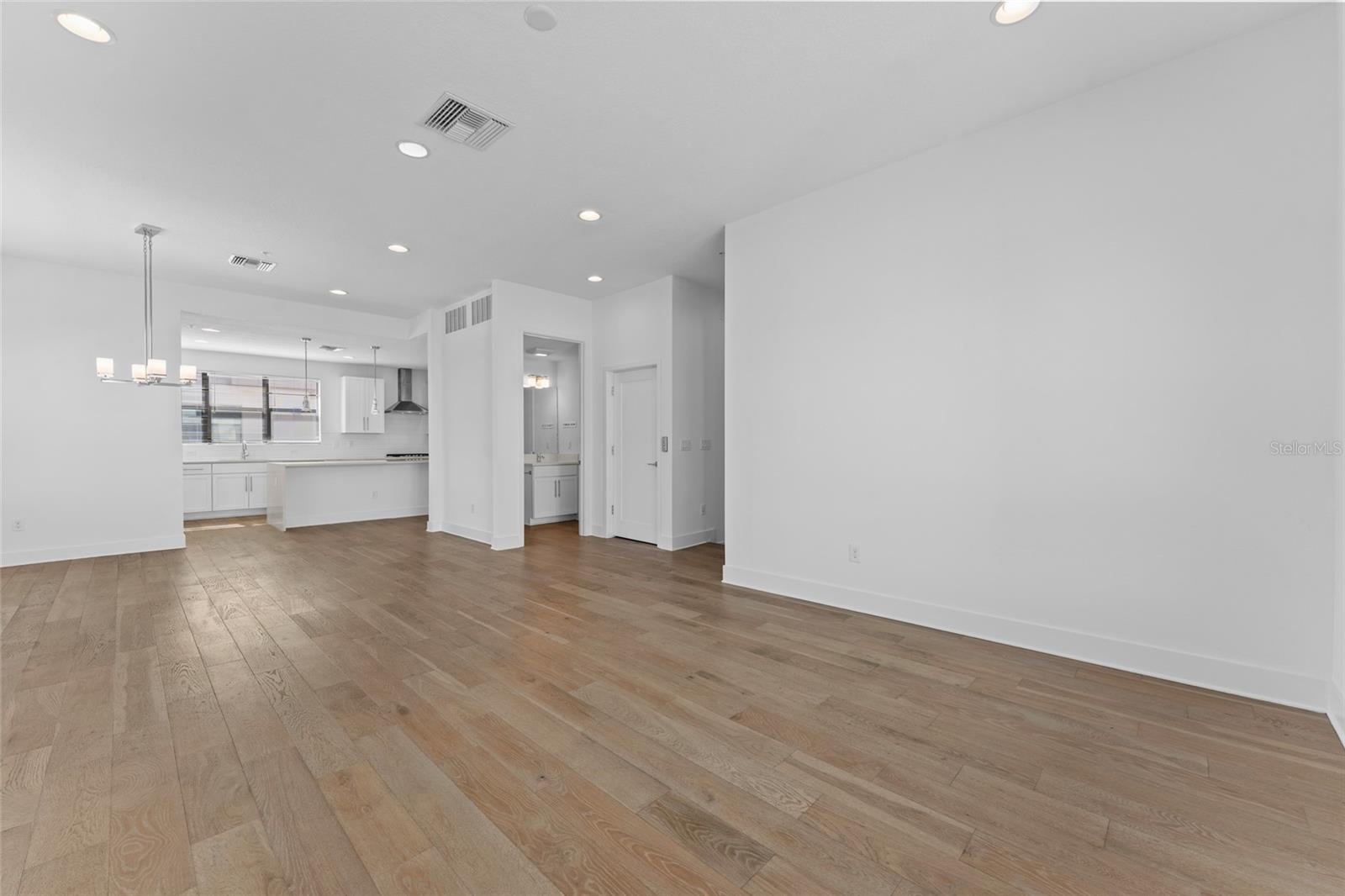 Image 21 of 43 For 2511 Grady Avenue 62