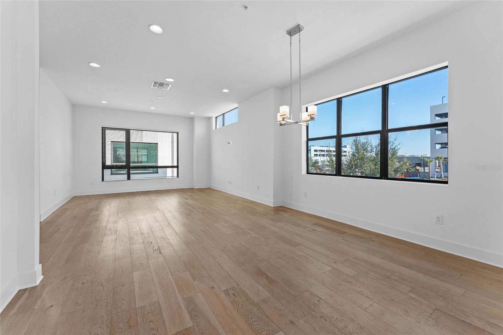 Image 23 of 43 For 2511 Grady Avenue 62