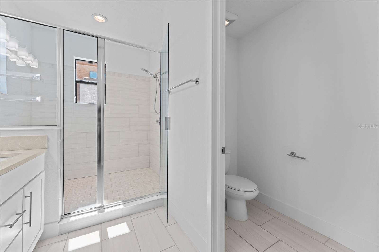 Image 28 of 43 For 2511 Grady Avenue 62