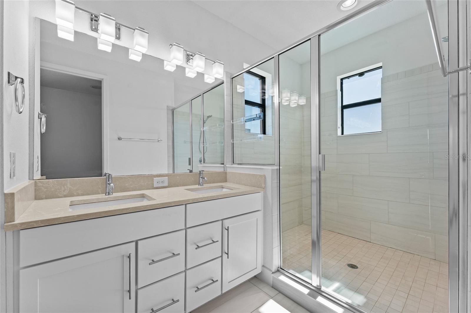 Image 29 of 43 For 2511 Grady Avenue 62