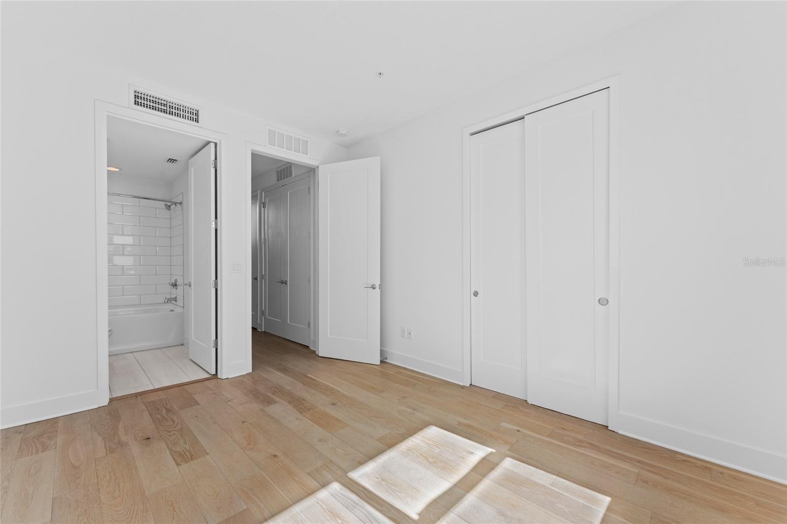 Image 31 of 43 For 2511 Grady Avenue 62