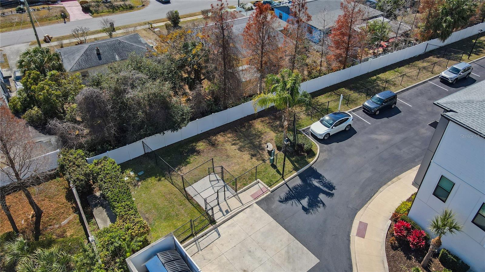 Image 42 of 43 For 2511 Grady Avenue 62