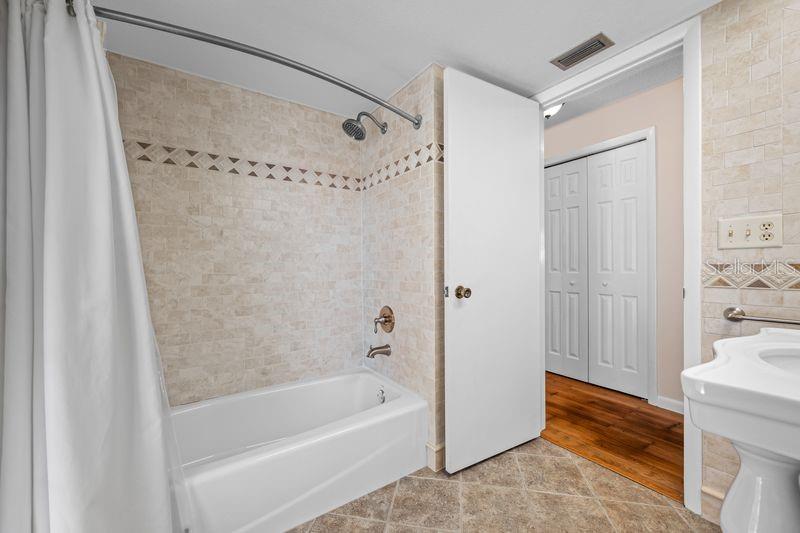 Image 23 of 41 For 3241 Buckhorn Dr