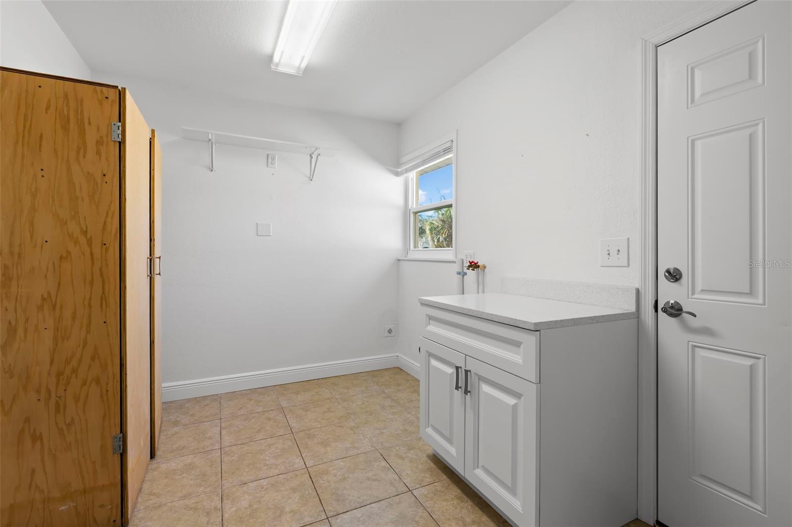 Image 28 of 47 For 455 Pasaje Avenue