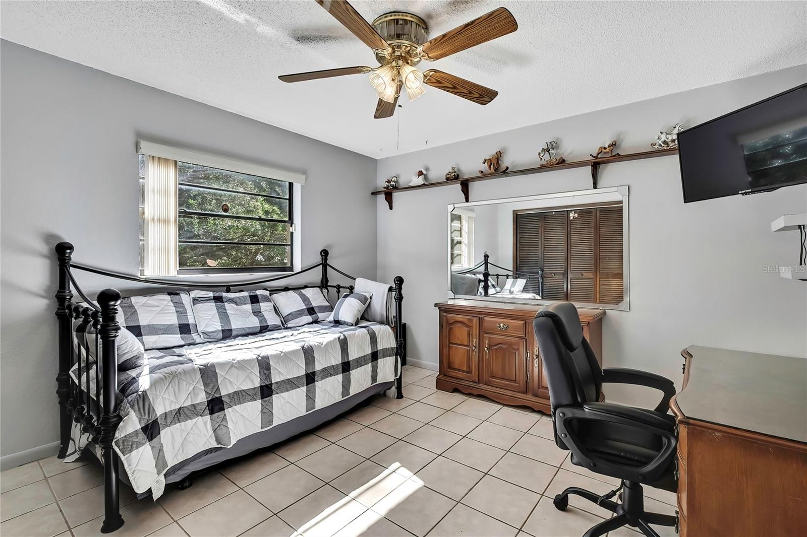 Listing photo id 22 for 6938 Coronet Drive