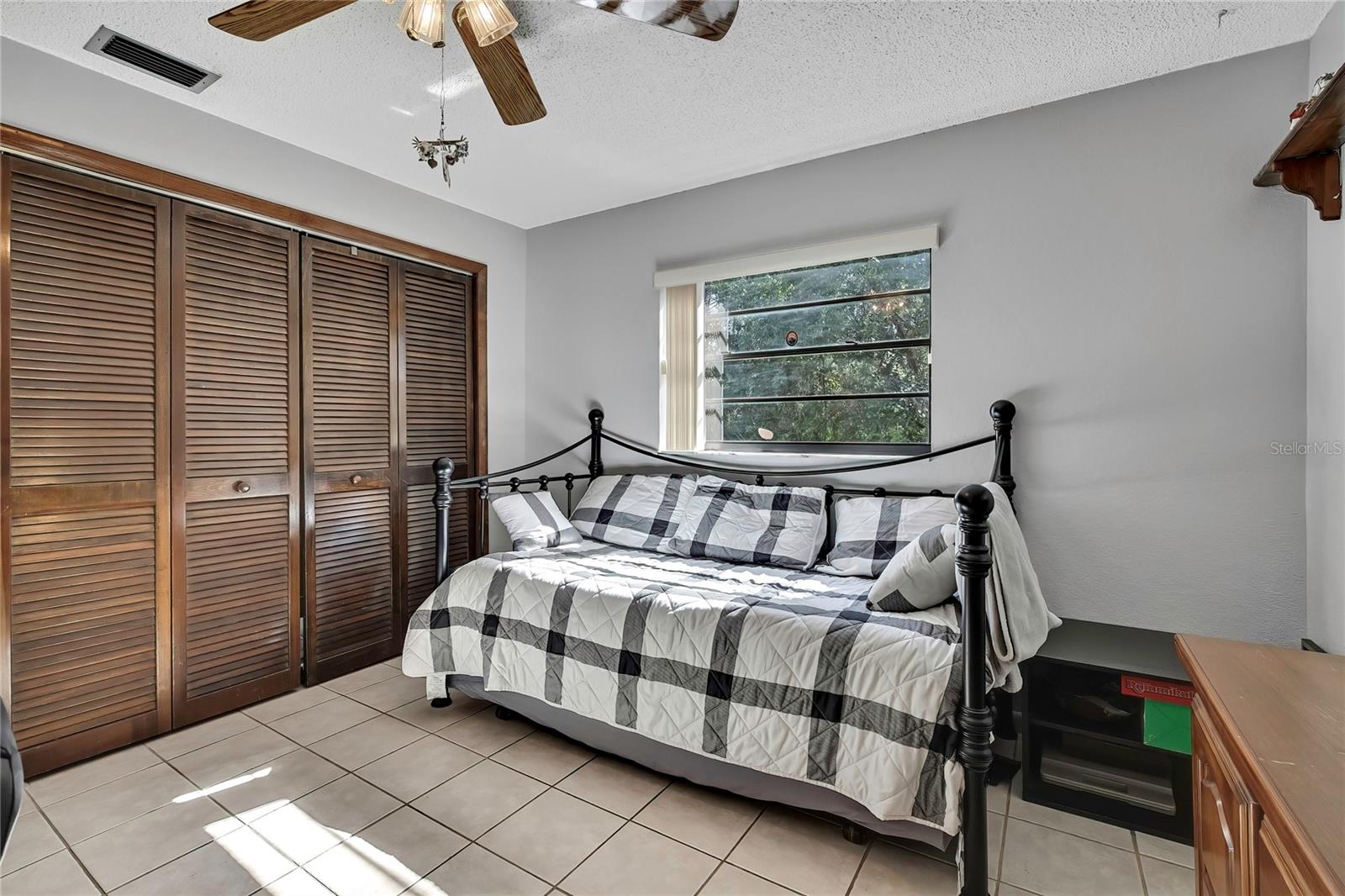 Listing photo id 23 for 6938 Coronet Drive