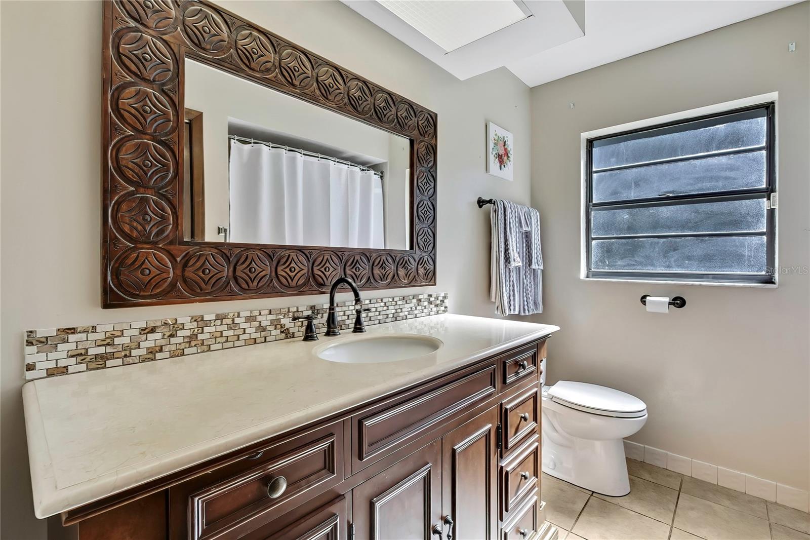 Listing photo id 24 for 6938 Coronet Drive