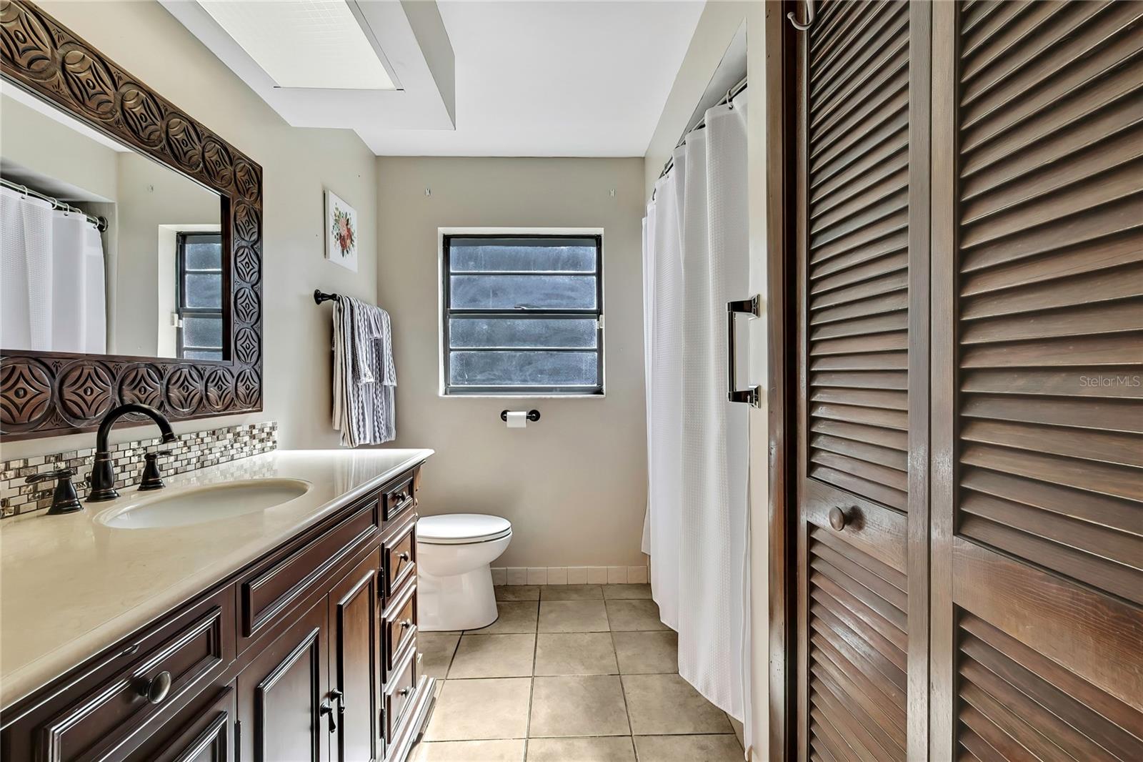 Listing photo id 25 for 6938 Coronet Drive