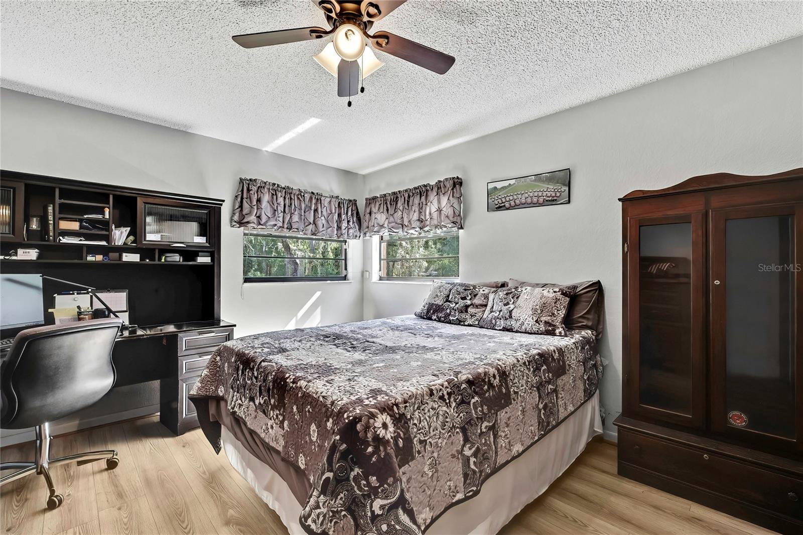 Listing photo id 26 for 6938 Coronet Drive